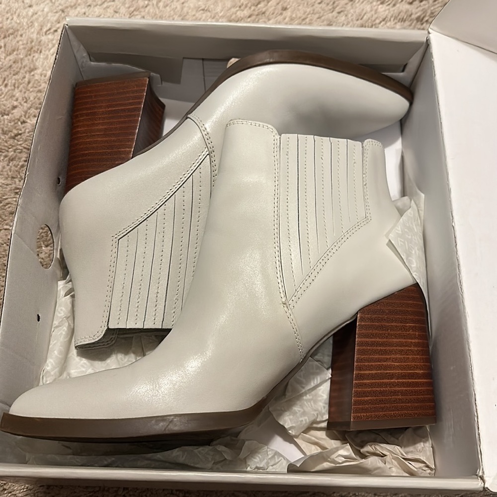 Marc Fisher women’s size 9 booties, excellent condition, leather $30